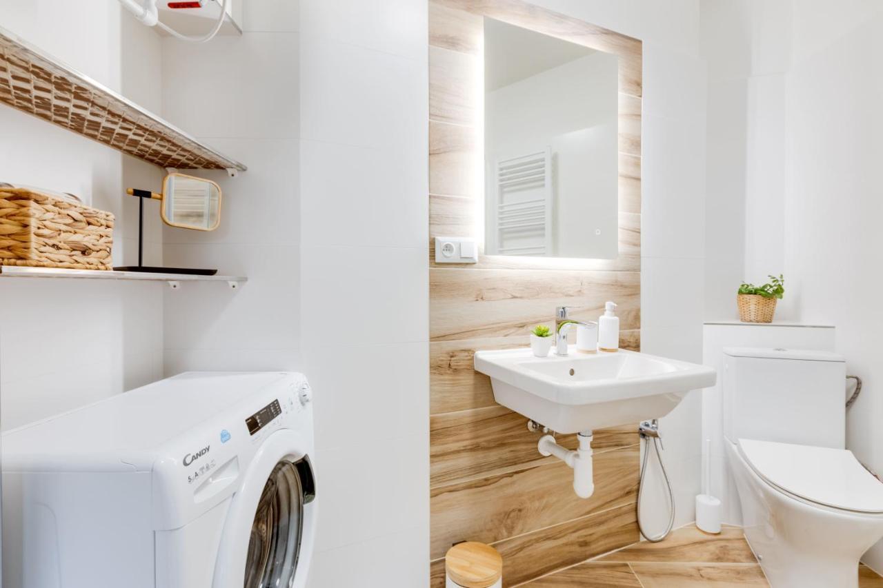 Modern, Bright And Spacious Apartment Prag Eksteriør billede