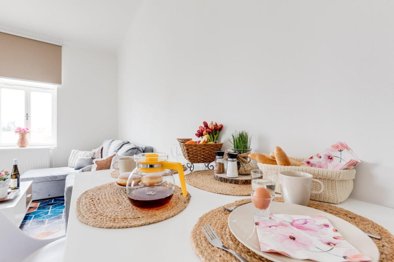 Modern, Bright And Spacious Apartment Prag Eksteriør billede