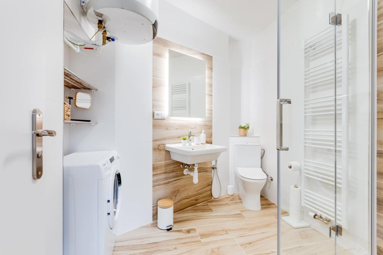 Modern, Bright And Spacious Apartment Prag Eksteriør billede