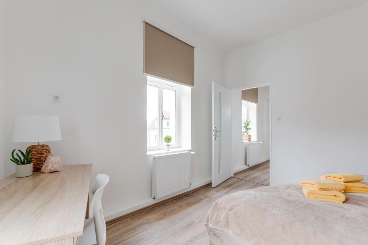 Modern, Bright And Spacious Apartment Prag Eksteriør billede