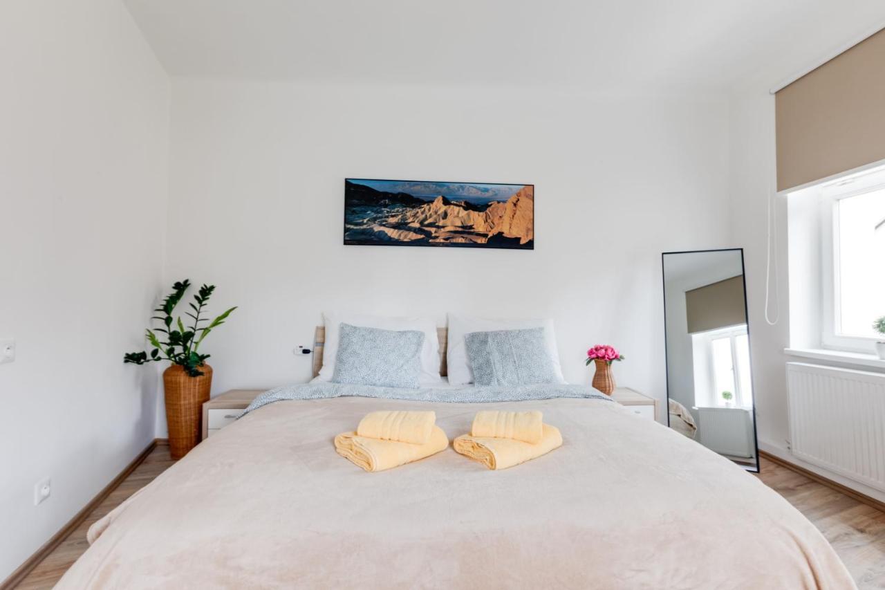 Modern, Bright And Spacious Apartment Prag Eksteriør billede