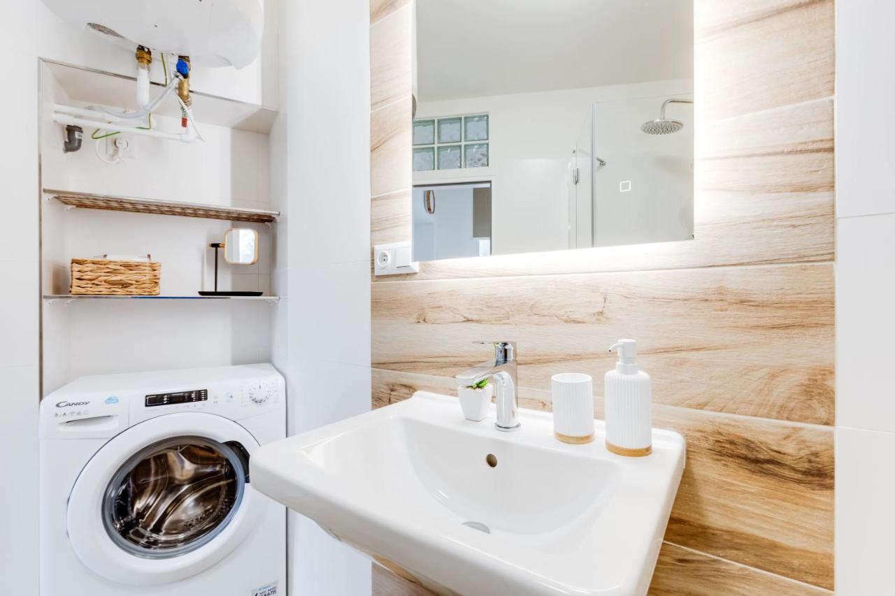 Modern, Bright And Spacious Apartment Prag Eksteriør billede