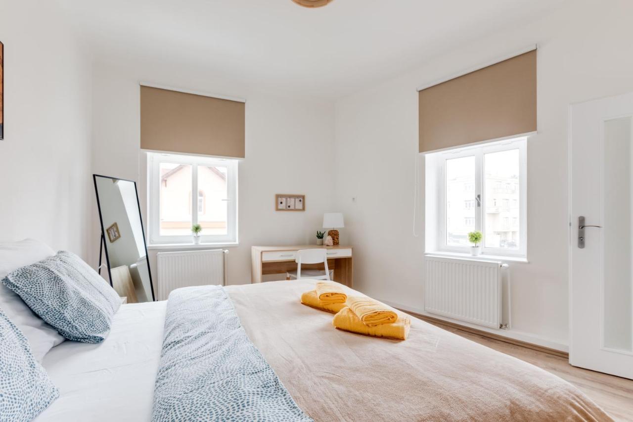 Modern, Bright And Spacious Apartment Prag Eksteriør billede