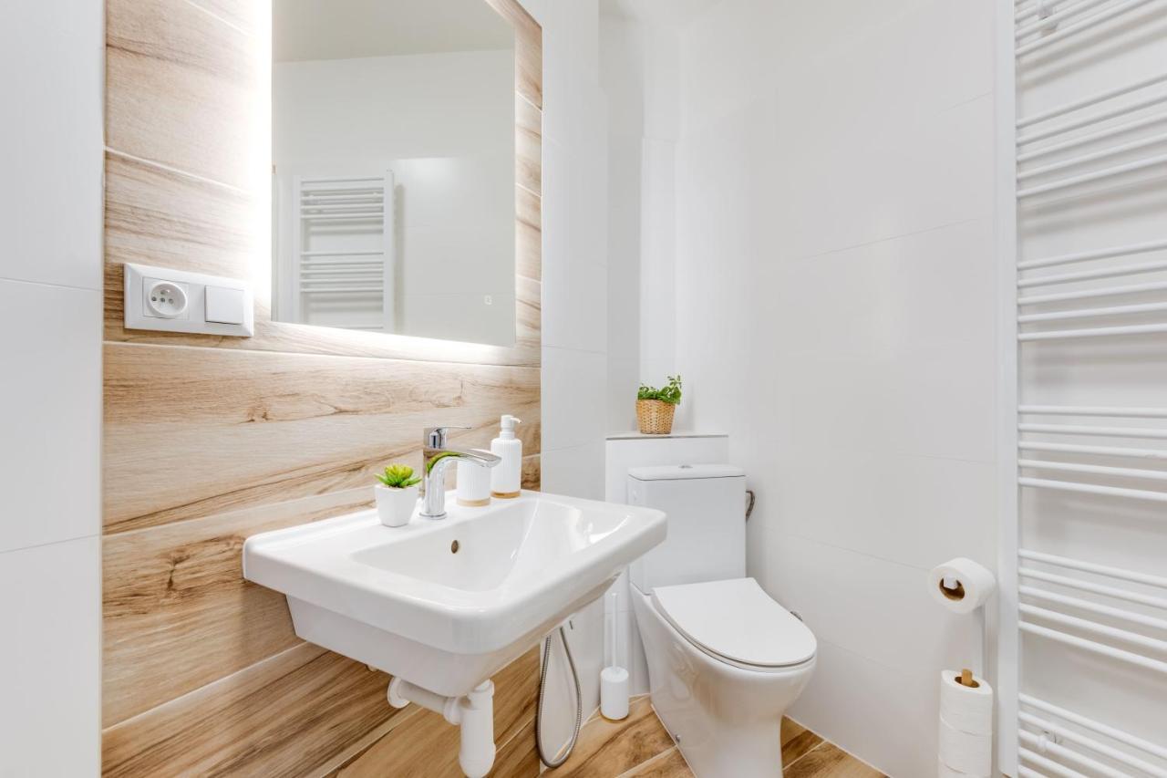 Modern, Bright And Spacious Apartment Prag Eksteriør billede
