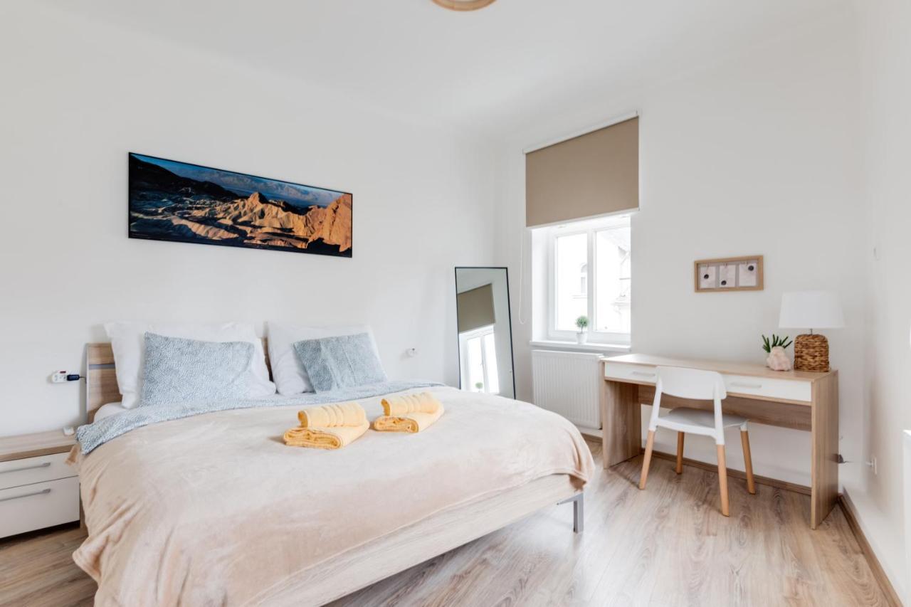 Modern, Bright And Spacious Apartment Prag Eksteriør billede